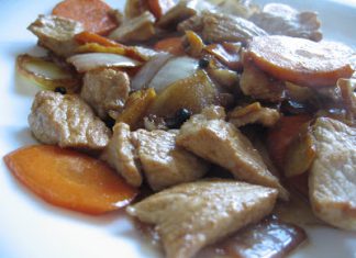 Porc cu morcovi si ceapa 胡萝卜猪片