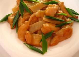 Pui cu bambus in sos alb