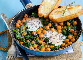 Naut cu spanac si oua ochiuri