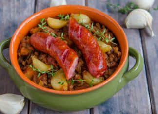 Linte cu usturoi confiat si carnati