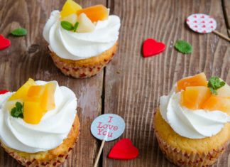 Cupcakes cu fructe tropicale si cocos