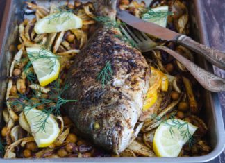 Dorada la cuptor cu naut si fenicul
