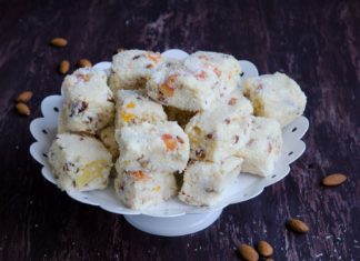 Batoane cu fructe tropicale si nuca de cocos