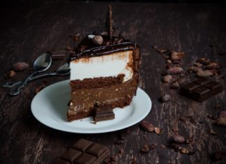 Tort cu ciocolata si nuca de cocos