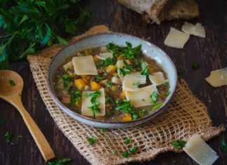 Supa de linte cu parmezan