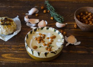 Supa de usturoi cu naut copt