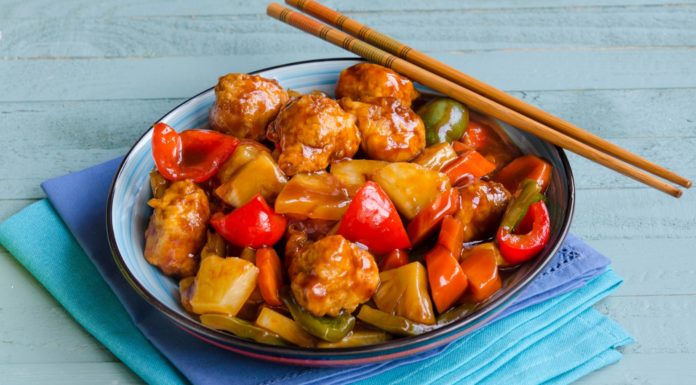 Porc dulce acrisor cu ananas