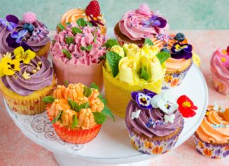 Cupcakes cu lamaie si bezea elvetiana cu unt