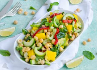 Salata cu naut, mango si menta