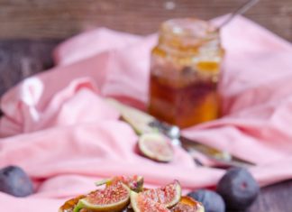 Pancakes cu ricotta si smochine