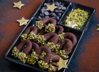 Cornulete cu ciocolata si fistic