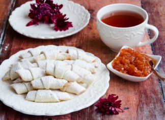 Cornulete cu gem de gutui