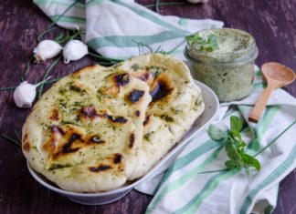 Lipii cu ierburi si usturoi