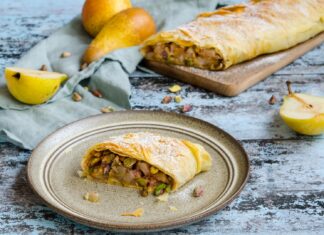 Strudel cu pere si fistic