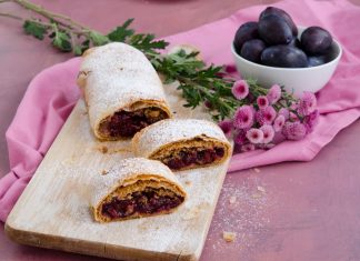 Strudel cu prune si nuci