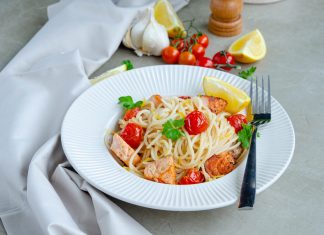 Paste cu somon si rosii