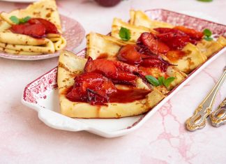 Clatite cu sos de prune