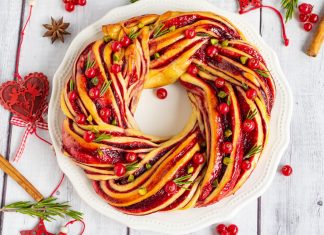 Coronita babka cu fructe de padure