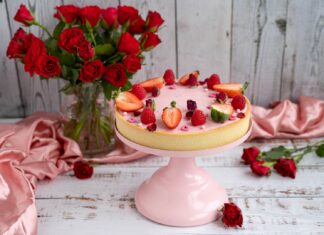 Tarta cu capsune si zmeura