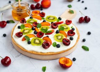 Pizza dulce cu fructe