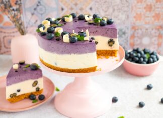 Cheesecake cu afine si ciocolata alba Cheesecake cu afine si ciocolata alba