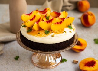 Prajitura cu piersici si ciocolata Prajitura cu piersici si ciocolata