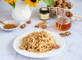 Taitei cu nuca si miere Taitei cu nuca si miere