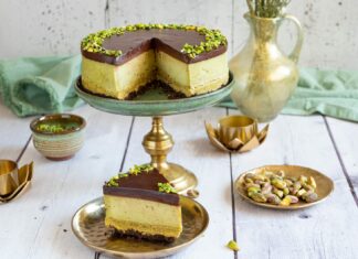 Cheesecake Dubai cu fistic si ciocolata Cheesecake Dubai cu fistic si ciocolata