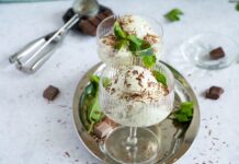 Inghetata cu menta si ciocolata Inghetata cu menta si ciocolata