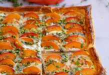 Tarta cu caise si gorgonzola Tarta cu caise si gorgonzola. O tarta rapida cu foietaj, caise proaspete si gorgonzola. O explozie de arome!