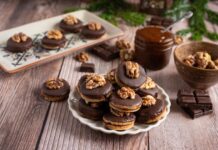 Islere cu nuca si caramel Islere cu nuca si caramel