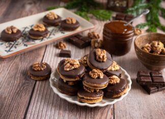 Islere cu nuca si caramel Islere cu nuca si caramel