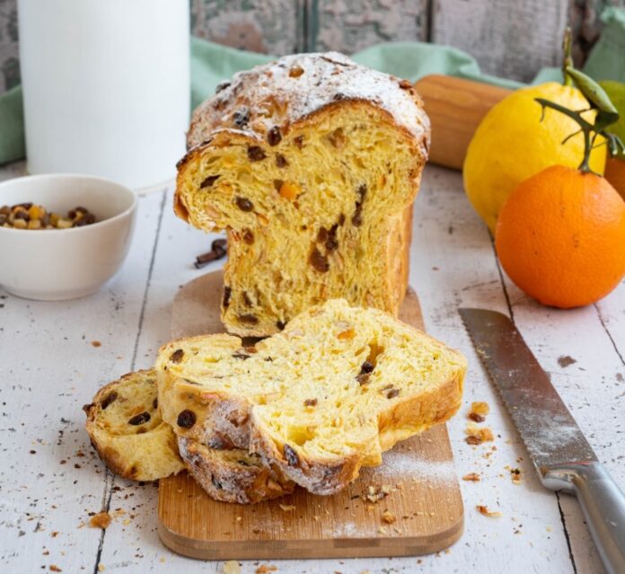 Cozonac cu fructe uscate