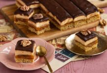 Prajitura cu nuci si gem de caise Prajitura cu nuci si gem de caise