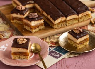 Prajitura cu nuci si gem de caise Prajitura cu nuci si gem de caise