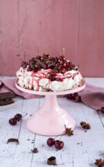 Pavlova cu cirese si ciocolata1