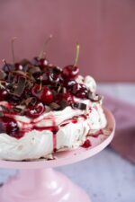 Pavlova cu cirese si ciocolata11