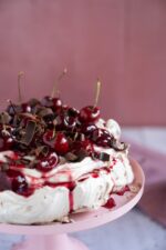 Pavlova cu cirese si ciocolata16