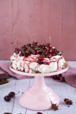 Pavlova cu cirese si ciocolata5