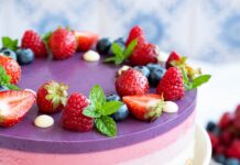 Tort cu fructe de padure Tort cu fructe de padure
